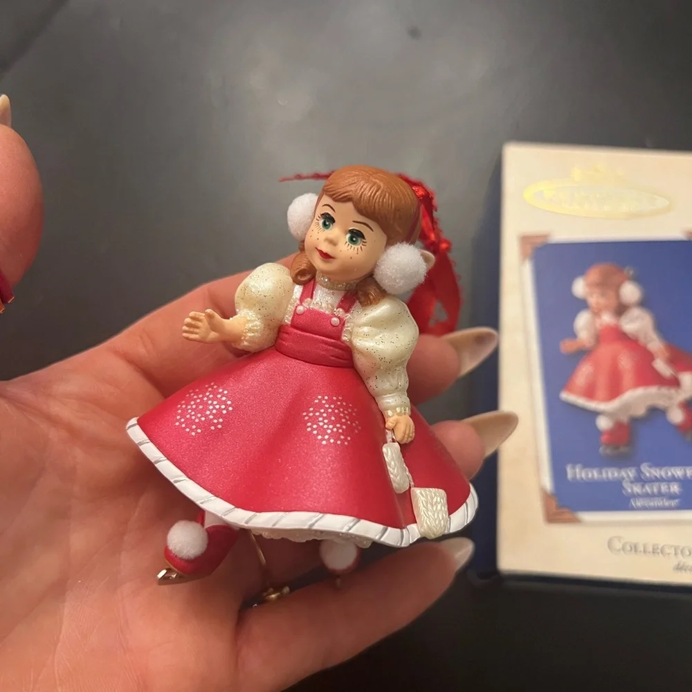 Hallmark Ornament Christmas Madame Alexander Holiday Snowflake Skater‎ 2003